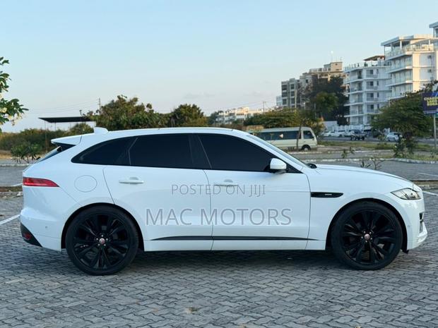 Jaguar F-Pace 2017 White