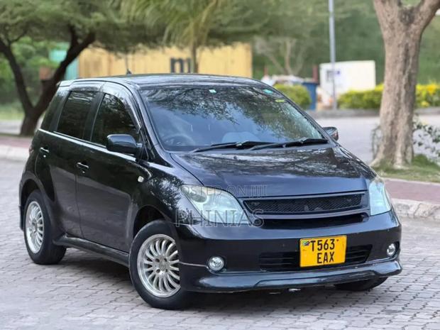 Toyota IST 2004 Black