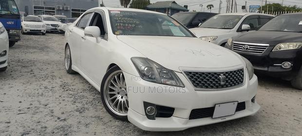 Toyota Crown 2010 White