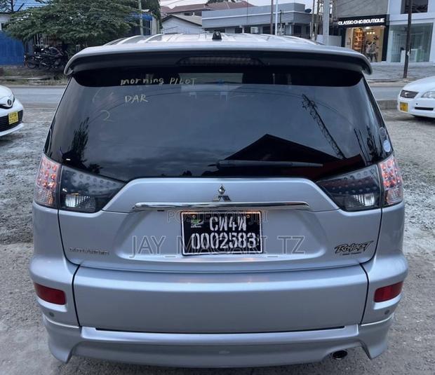 Mitsubishi Outlander 2011 Silver