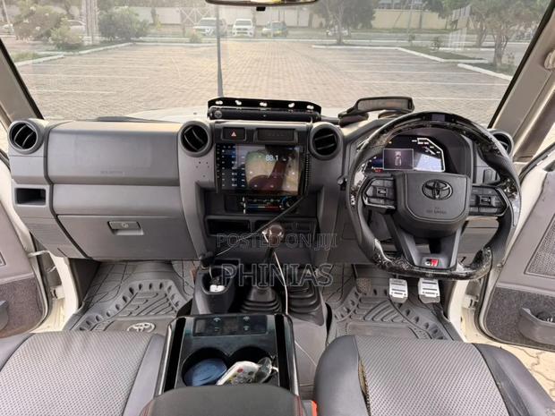 Toyota Land Cruiser 2016 White