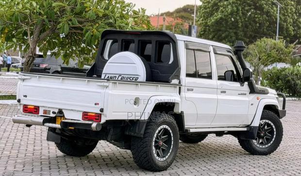 Toyota Land Cruiser 2016 White