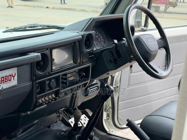 Toyota Land Cruiser 2009 White