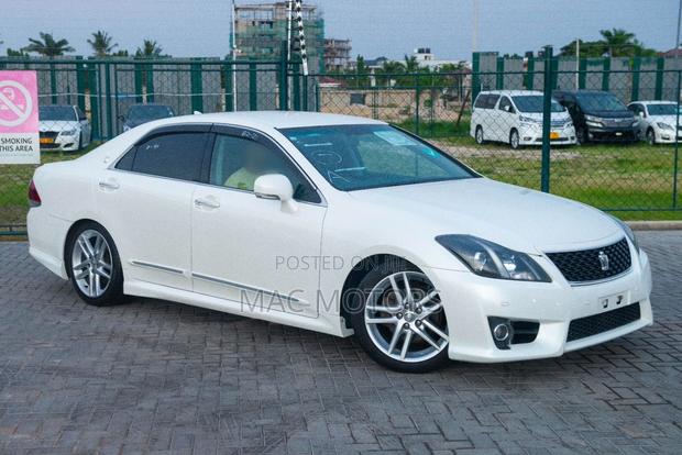 Toyota Crown 2011 White