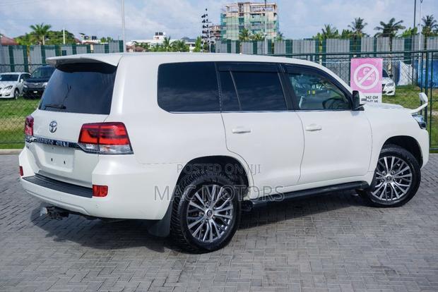 Toyota Land Cruiser 4.6 V8 VXR 2016 White