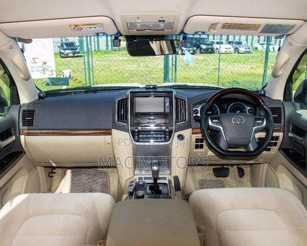 Toyota Land Cruiser 4.6 V8 VXR 2016 White