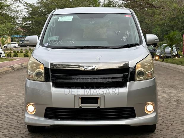 Toyota Noah 2008 Silver