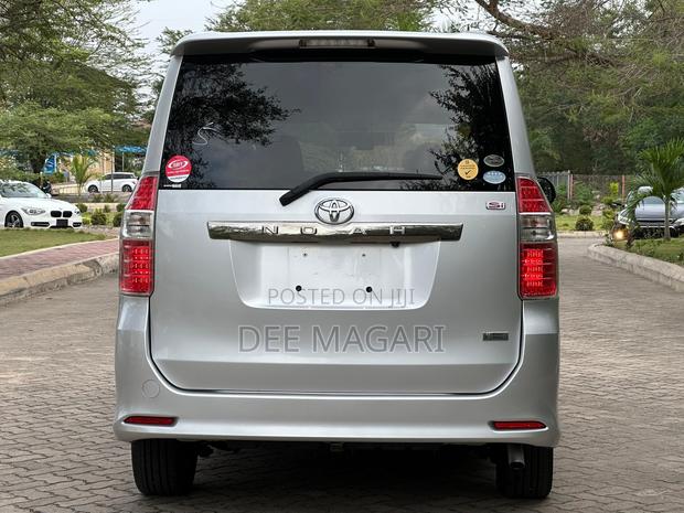 Toyota Noah 2008 Silver