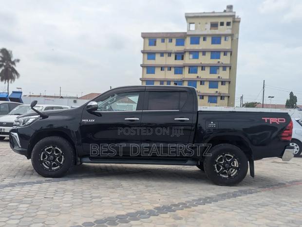 Toyota Hilux Rogue 4x4 2018 Black