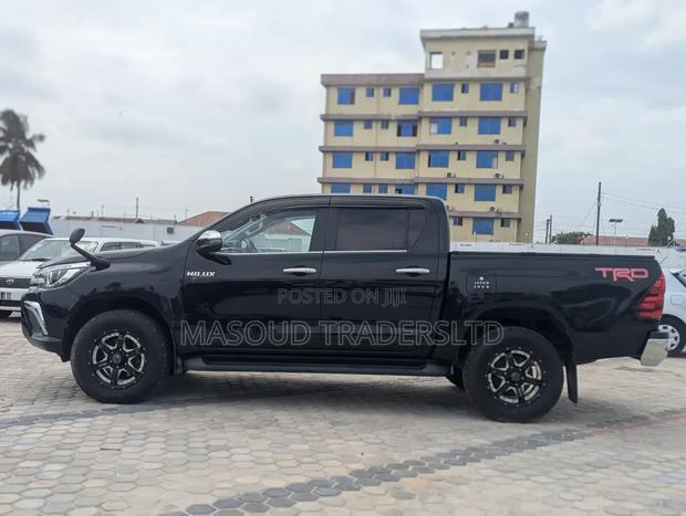 Toyota Hilux Rogue 4x4 2018 Black