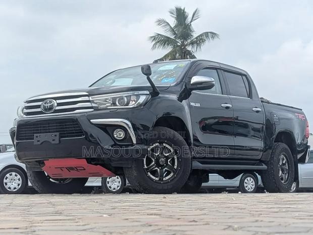 Toyota Hilux Rogue 4x4 2018 Black