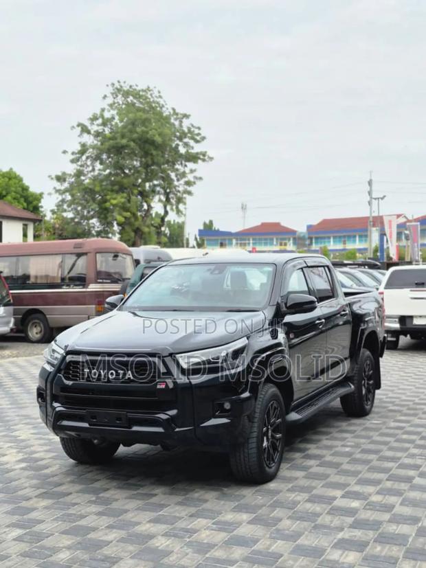 Toyota Hilux 2022 Black