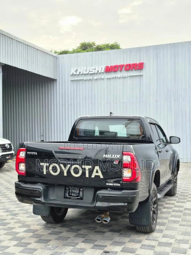 Toyota Hilux 2022 Black