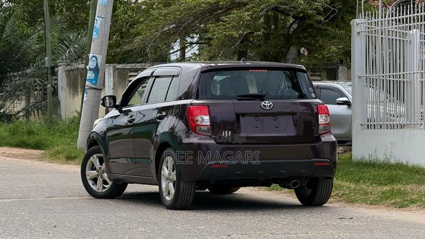 Toyota IST 2010 Maroon