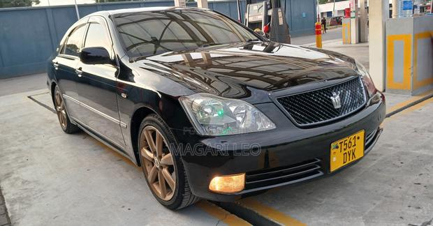 Toyota Crown Royale 2005 Black