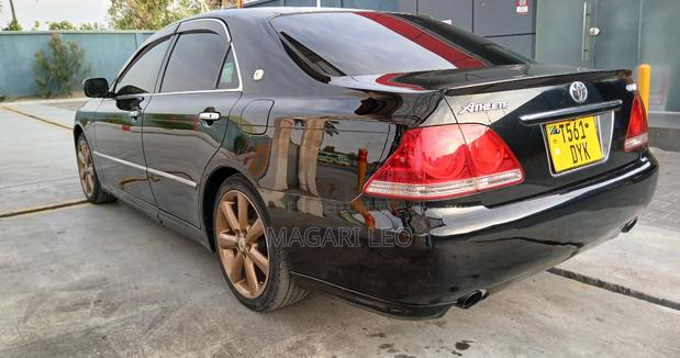 Toyota Crown Royale 2005 Black