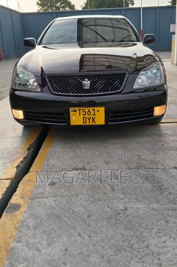 Toyota Crown Royale 2005 Black