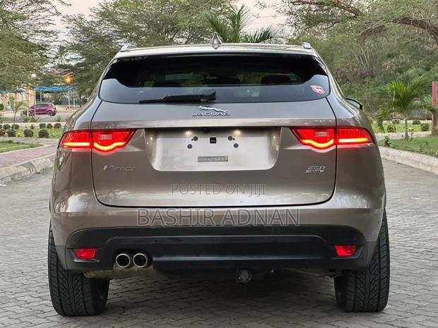 Jaguar F-Pace 20d 2017 Beige