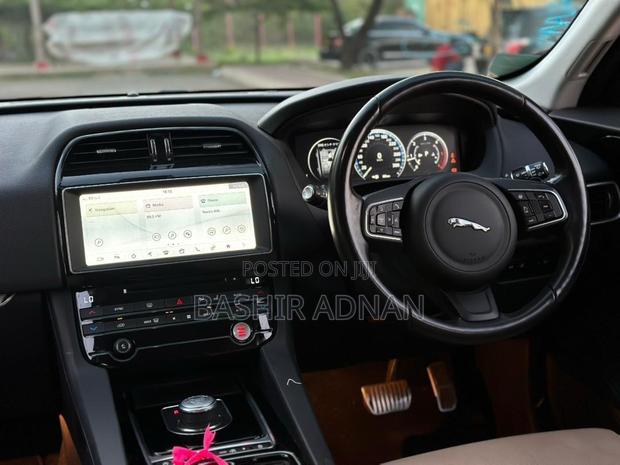 Jaguar F-Pace 20d 2017 Beige