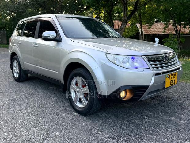 Subaru Forester 2011 Silver
