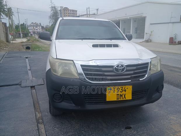 Toyota Hilux 3.0 D-4D 4x4 2014 White