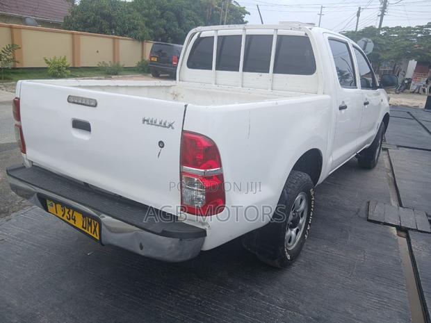Toyota Hilux 3.0 D-4D 4x4 2014 White
