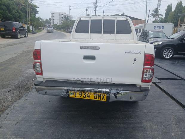 Toyota Hilux 3.0 D-4D 4x4 2014 White