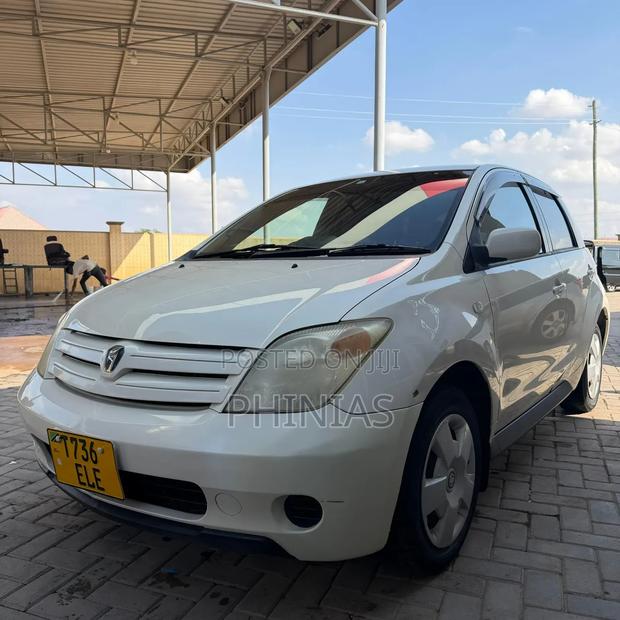 Toyota IST 2005 White