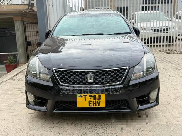 Toyota Crown 2012 Black