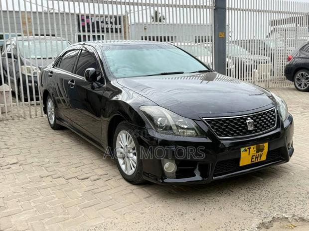 Toyota Crown 2012 Black
