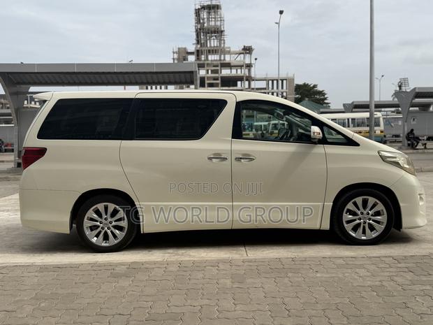 Toyota Alphard 2.4 Petrol FWD 2010 White