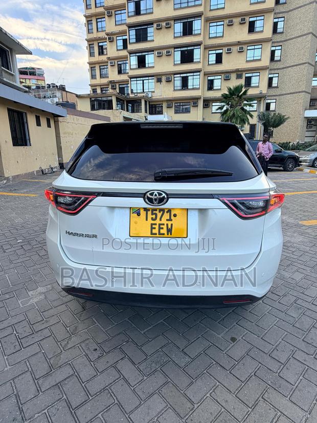 Toyota Harrier 2.0 2016 White