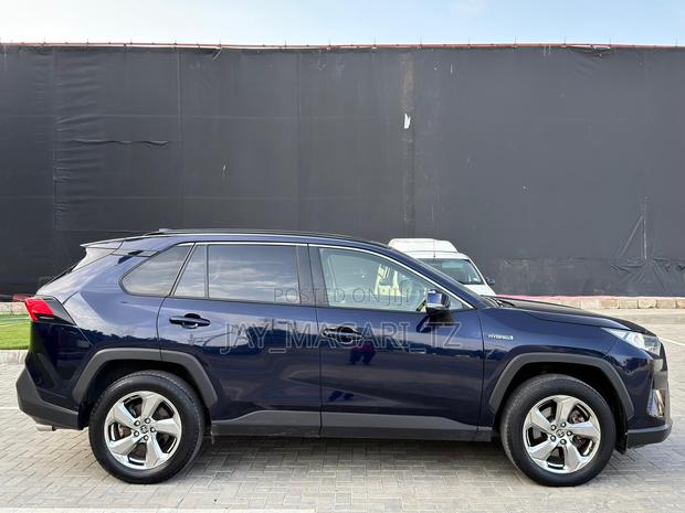 Toyota RAV4 2020 Blue