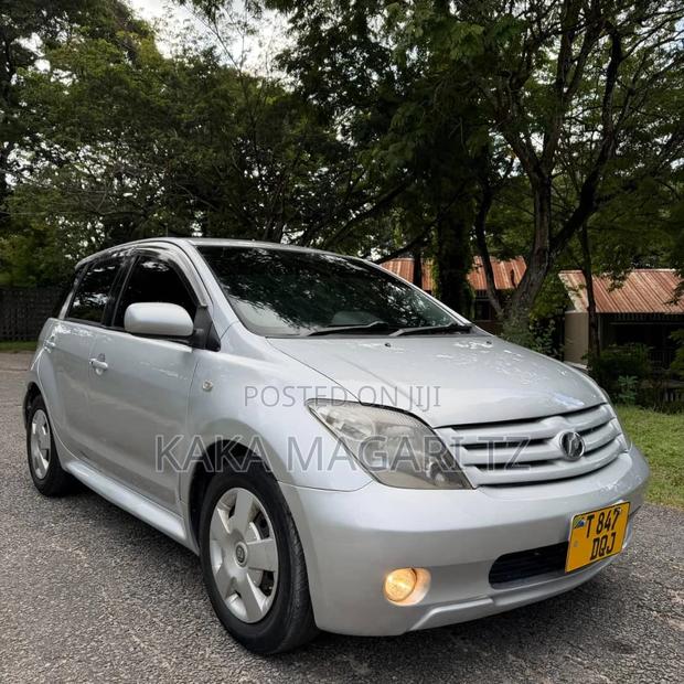 Toyota IST 2005 Silver