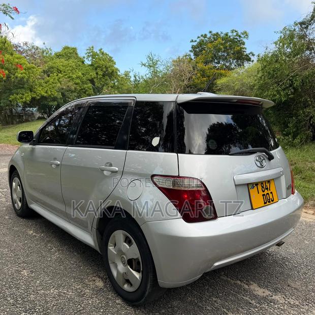 Toyota IST 2005 Silver