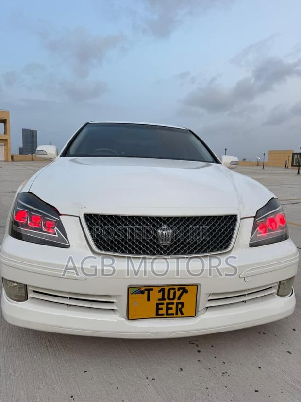 Toyota Crown 2004 White