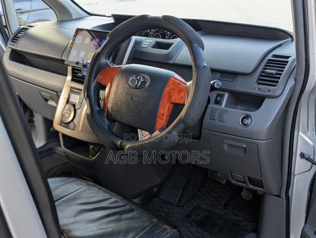 Toyota Crown 2004 White