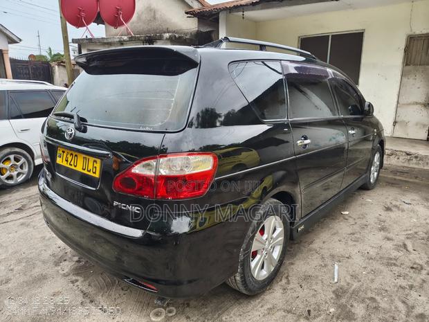 Toyota Ipsum 2005 Black