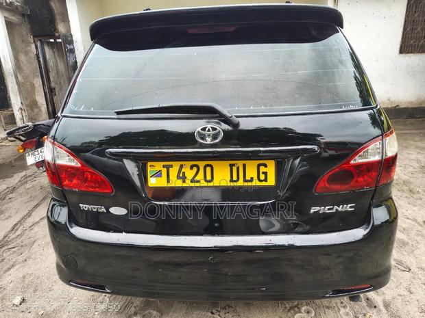 Toyota Ipsum 2005 Black
