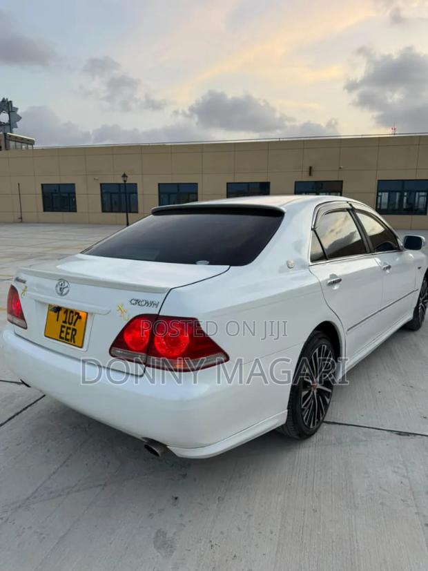 Toyota Crown 2006 White
