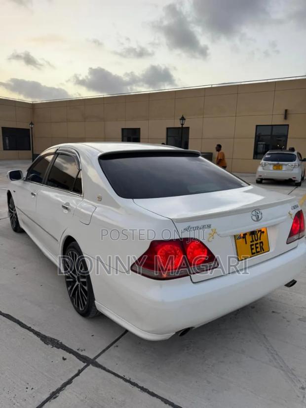 Toyota Crown 2006 White