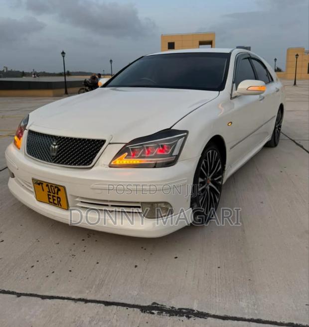 Toyota Crown 2006 White