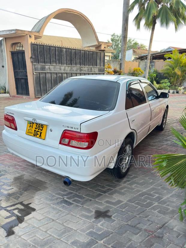 Toyota Carina 1.5 FWD Sedan 2000 White
