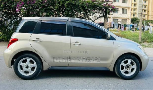 Toyota IST 2005 Gold