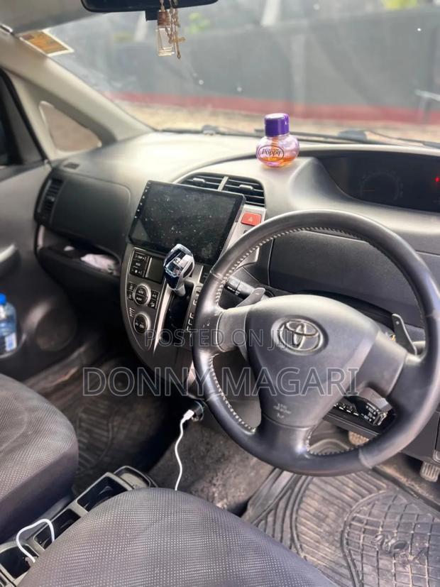 Toyota Ractis 2009 Black