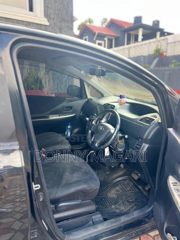Toyota Ractis 2009 Black