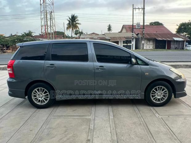 Toyota Wish 2005 Gray