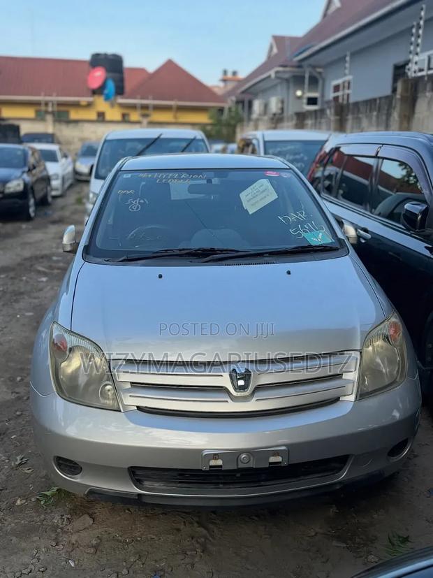 Toyota IST 2004 Ivory