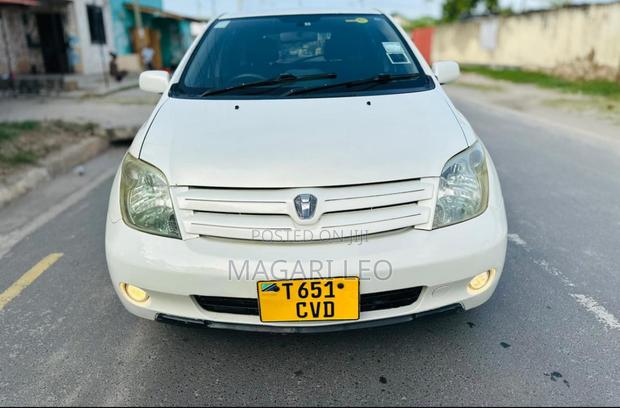 Toyota IST 2004 White