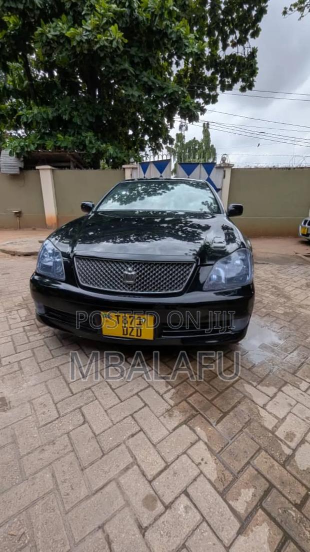 Toyota Crown Royale 2005 Black